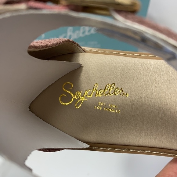 Seychelles Ruffle A Few pink suede feather sandals - Picture 5 of 7